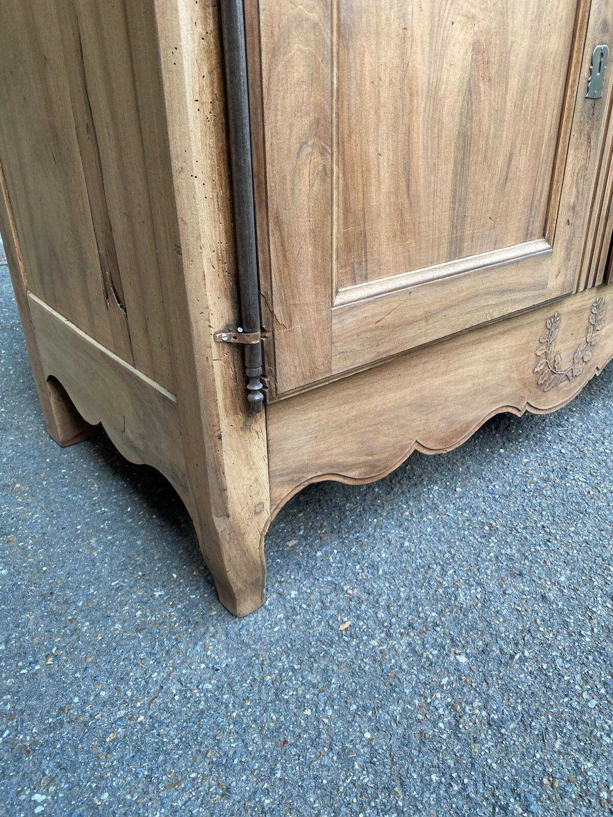 Louis XV buffet renovated in solid oak from the 18th century.