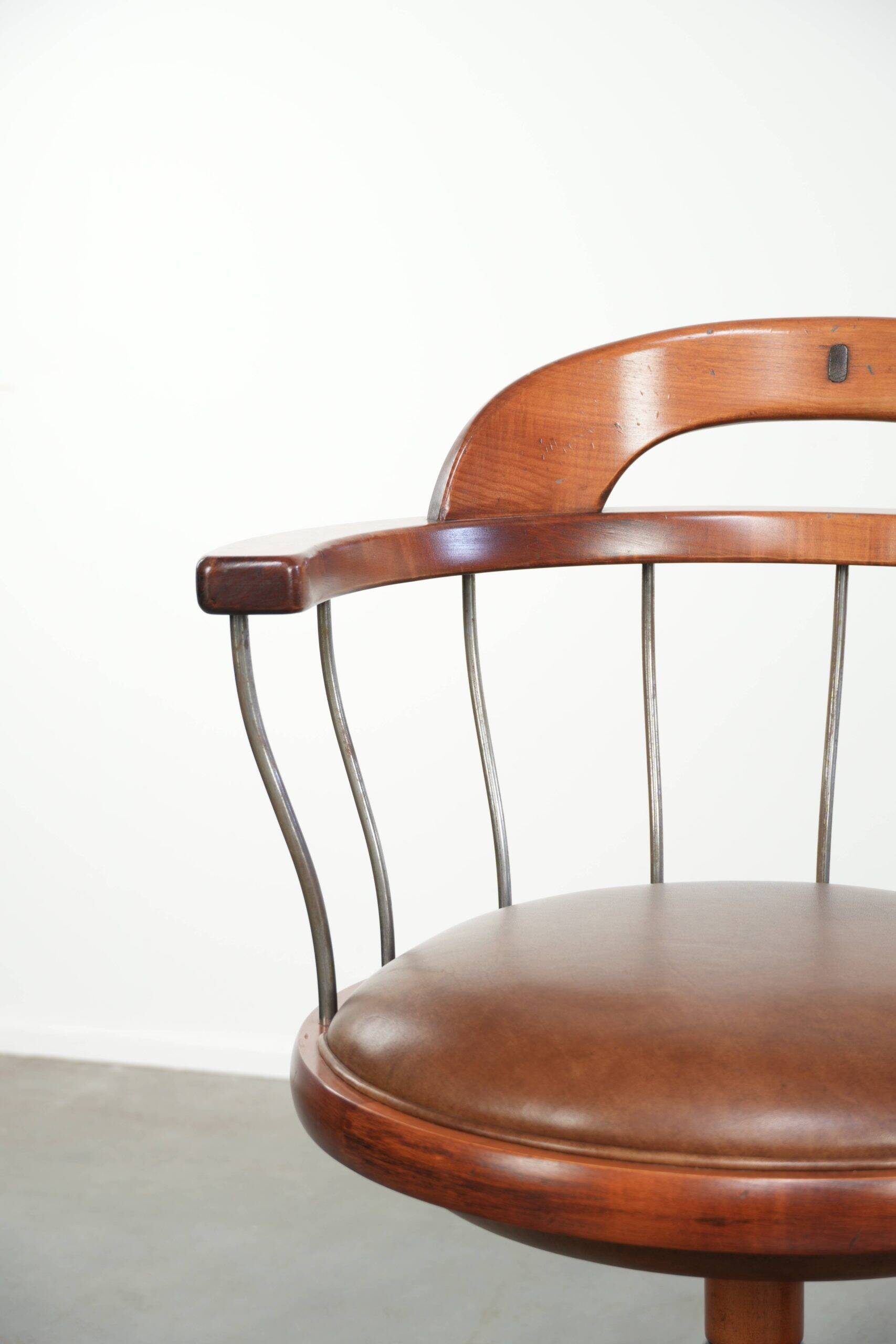 Set of 2 swivel/office chairs with a cognac-coloured cow leather seat