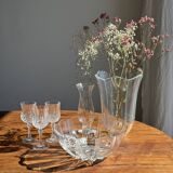 Small vintage Arcoroc Codec glass salad bowl with stylized petal patterns