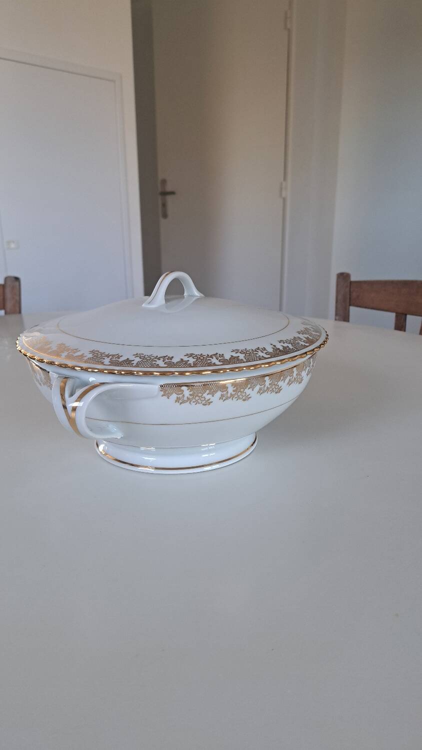 Luxury porcelain service