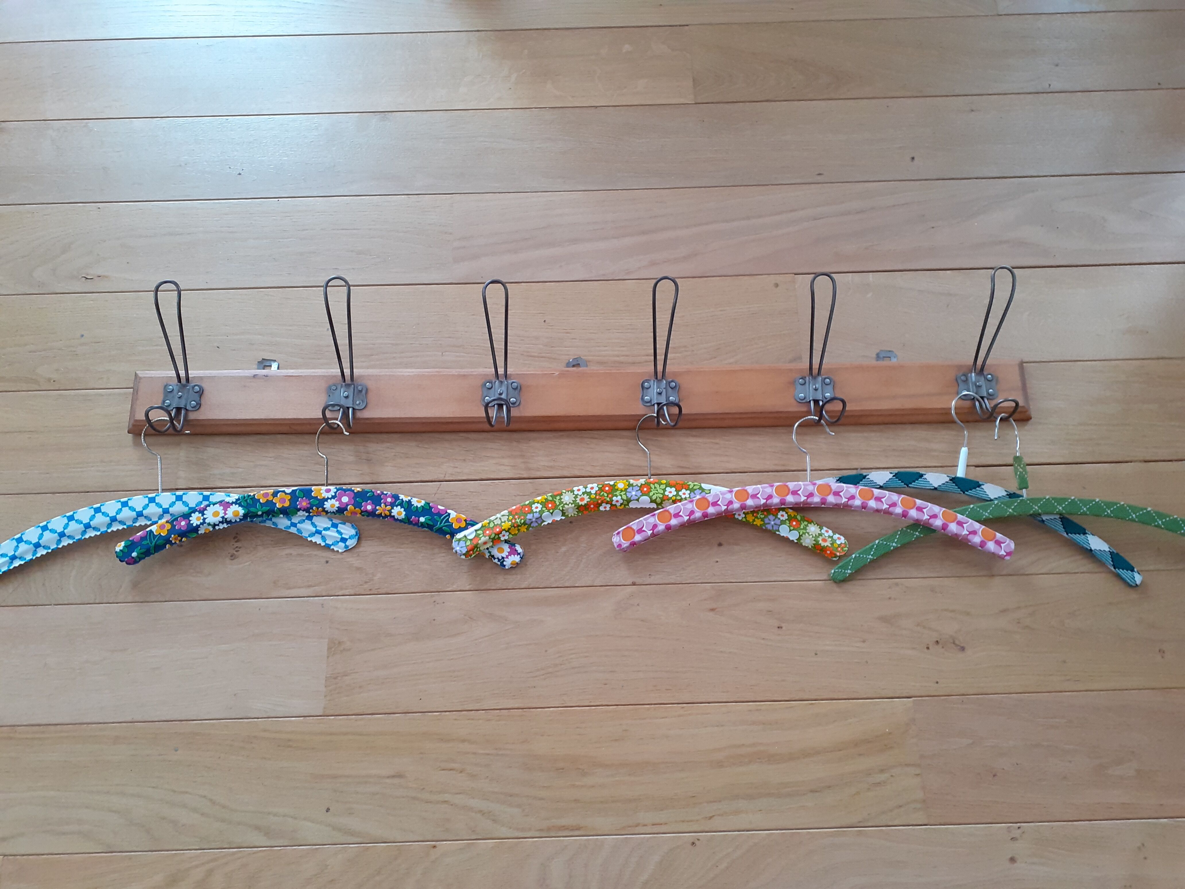 Coat rack 6 hooks school style