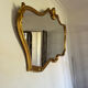 Grand miroir doré style Louis XV / rocaille avec fronton coquille