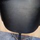 Fauteuil Charles Pollock cuir noir époque 1970