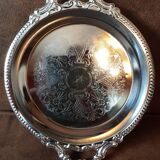 Set of 2 metal dishes