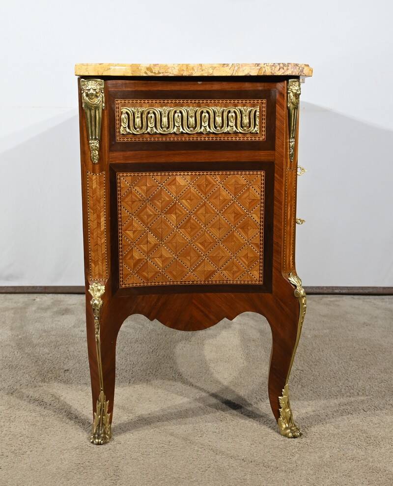 Rosewood and Amaranth chest of drawers, Louis XV / Louis XVI Transition style – Late 19th century