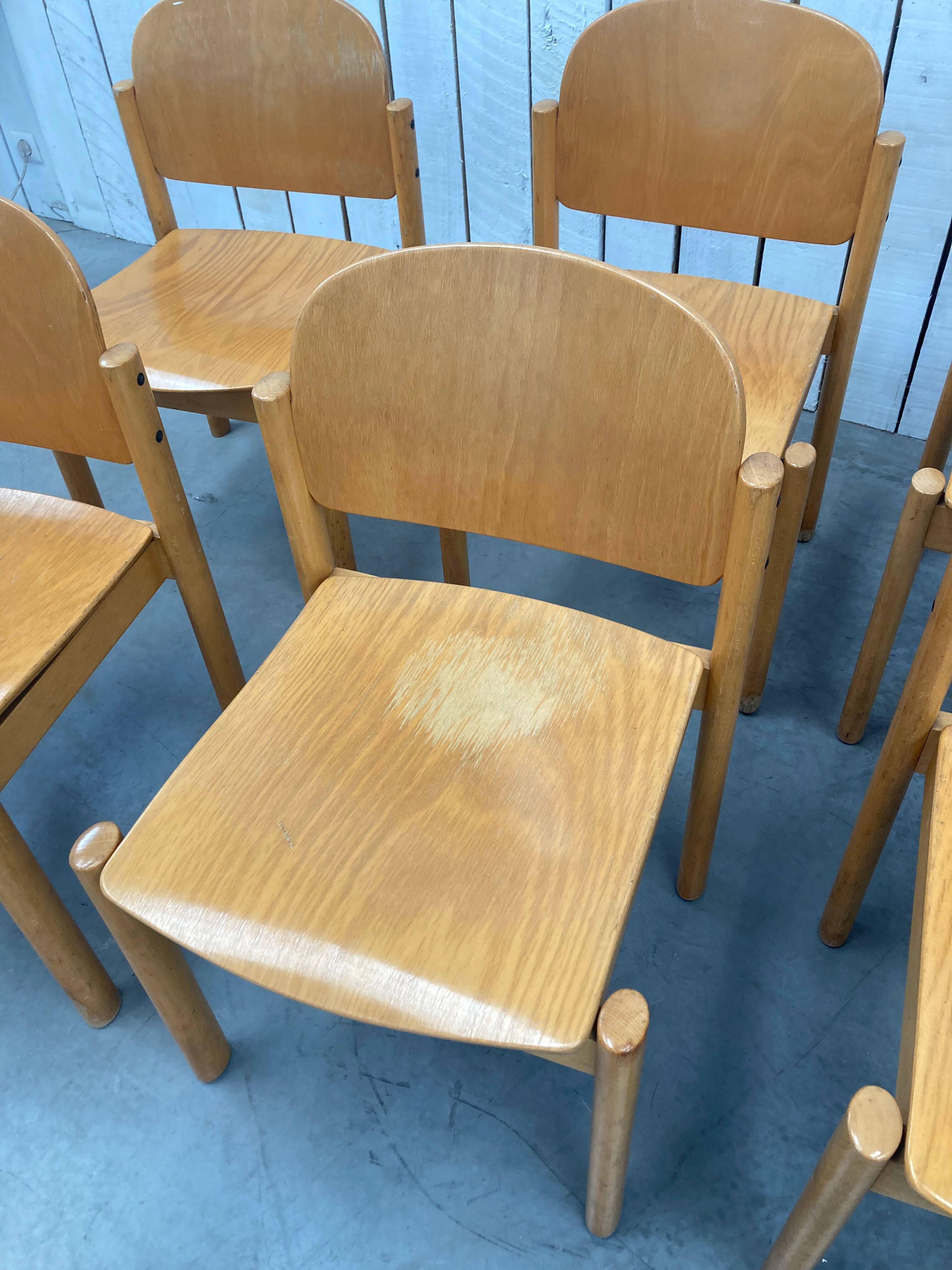 Set of six style chairs