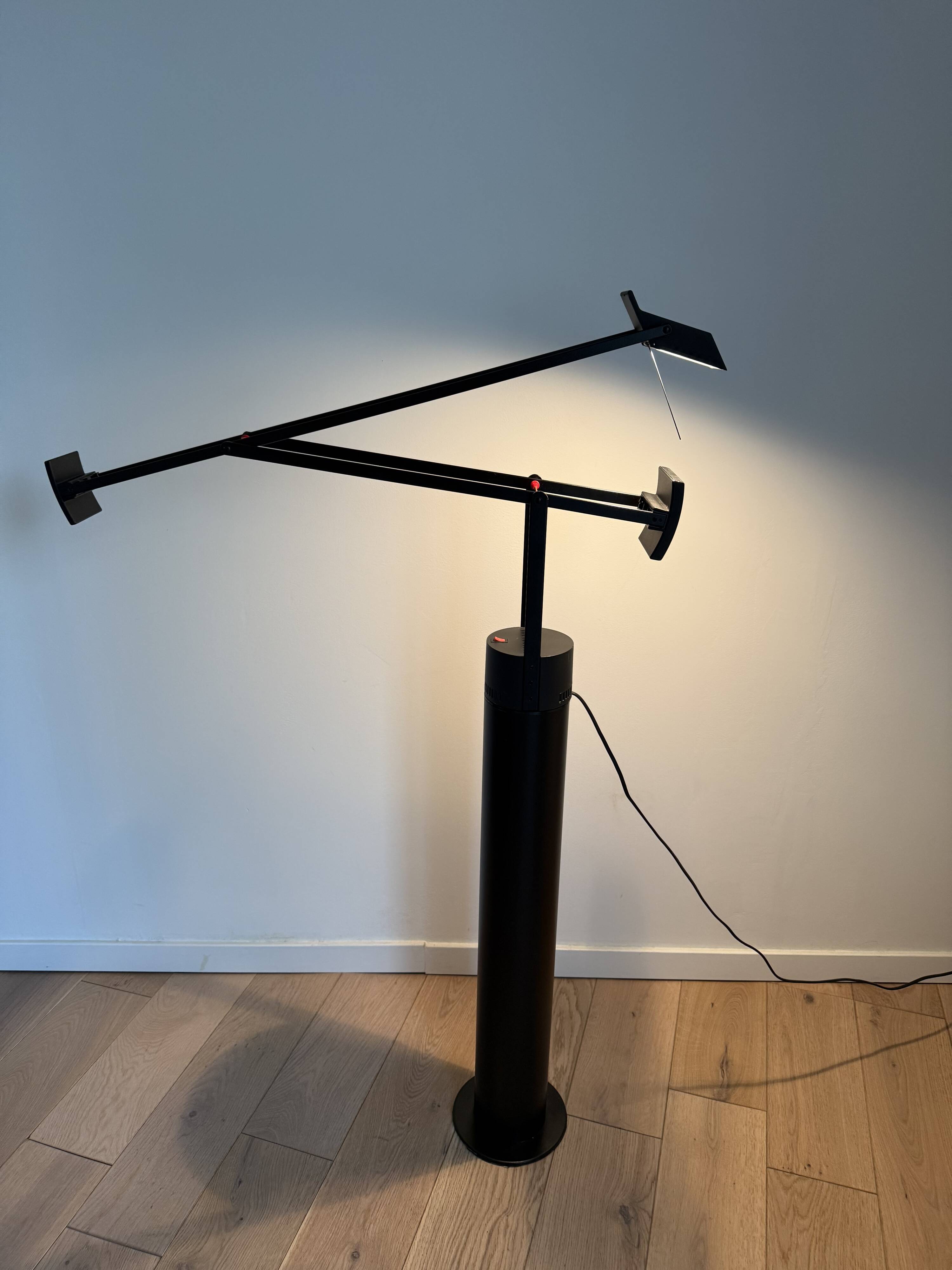 TIZIO lamp Artemide Italian design Starck Richard Sapper Memphis