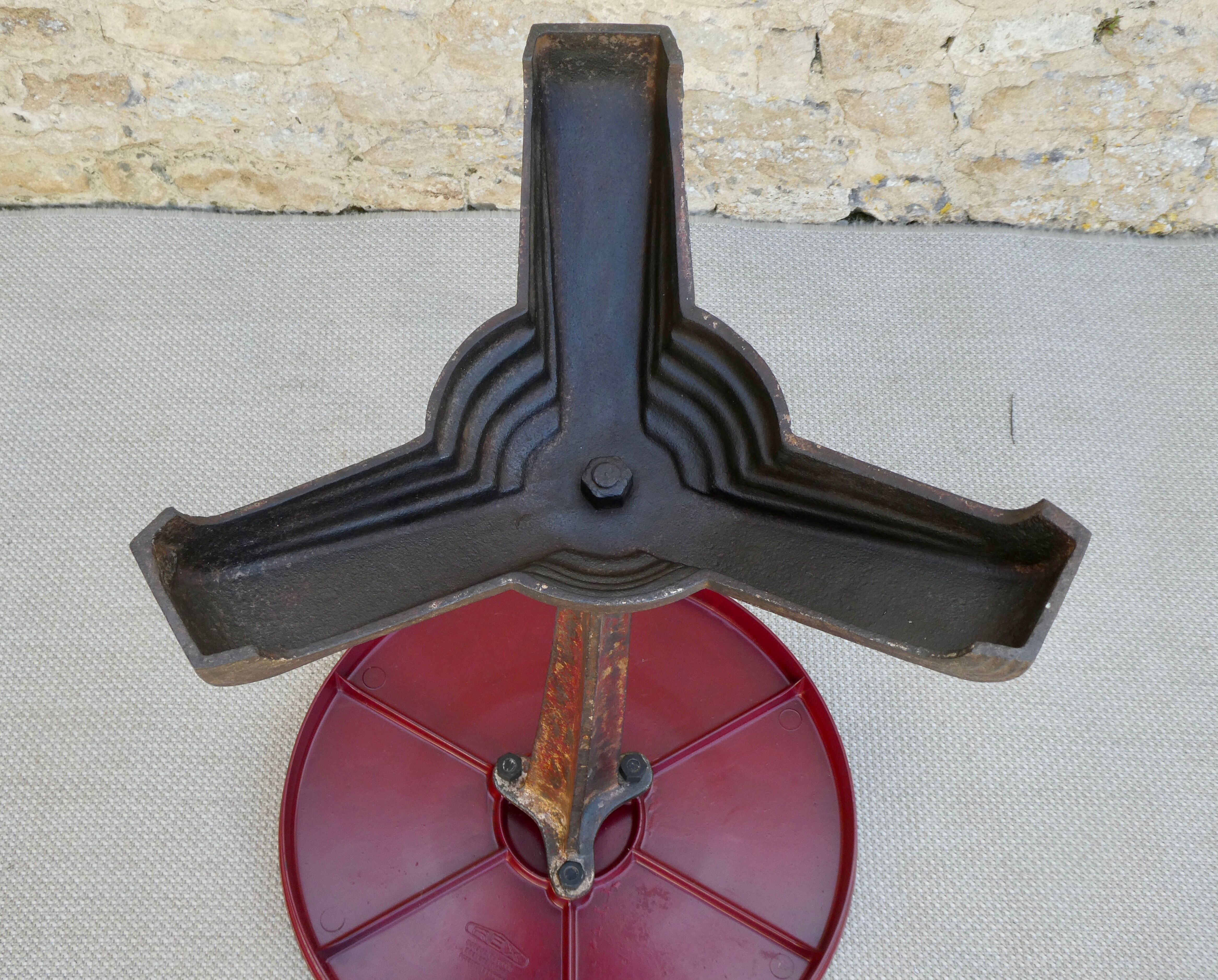 Table de bistrot louis vuitton paris, éditions rex, 1930
