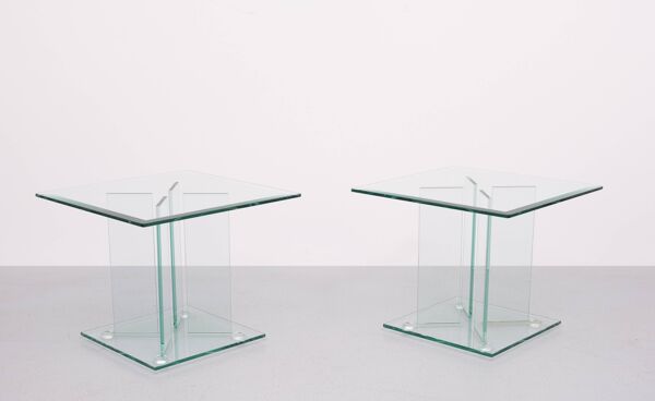 Paire de tables d'appoint ou de canapé en verre des années 1980