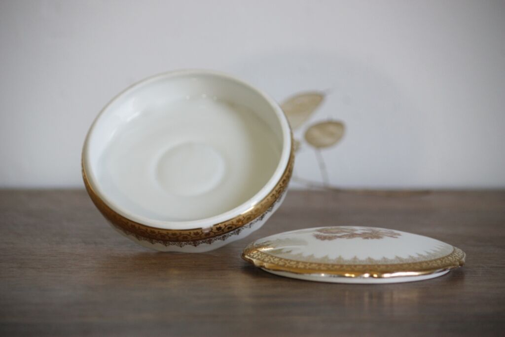 Porcelain jewelry box