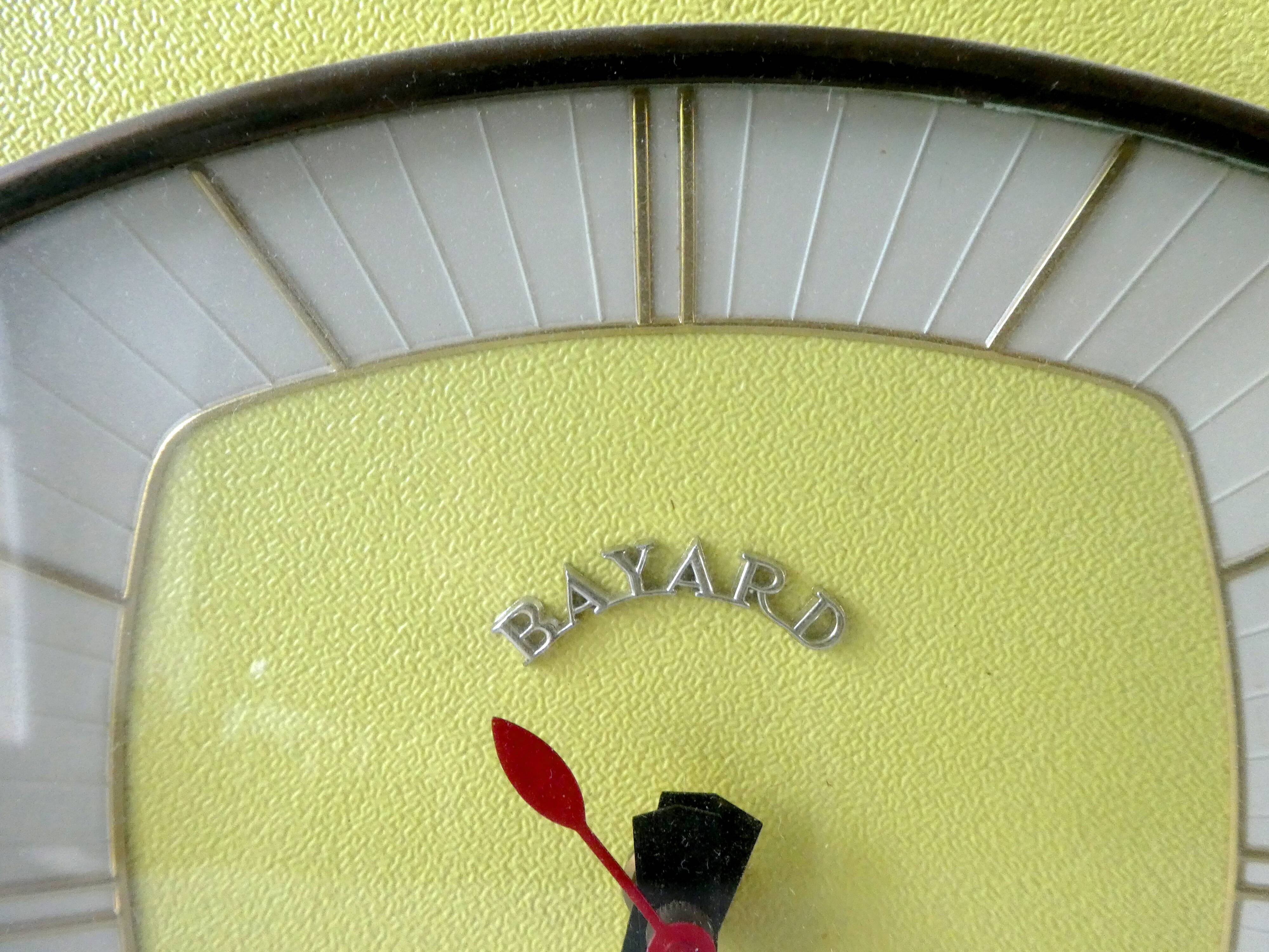 Pendule, Bayard wall clock in yellow formica from the 60s