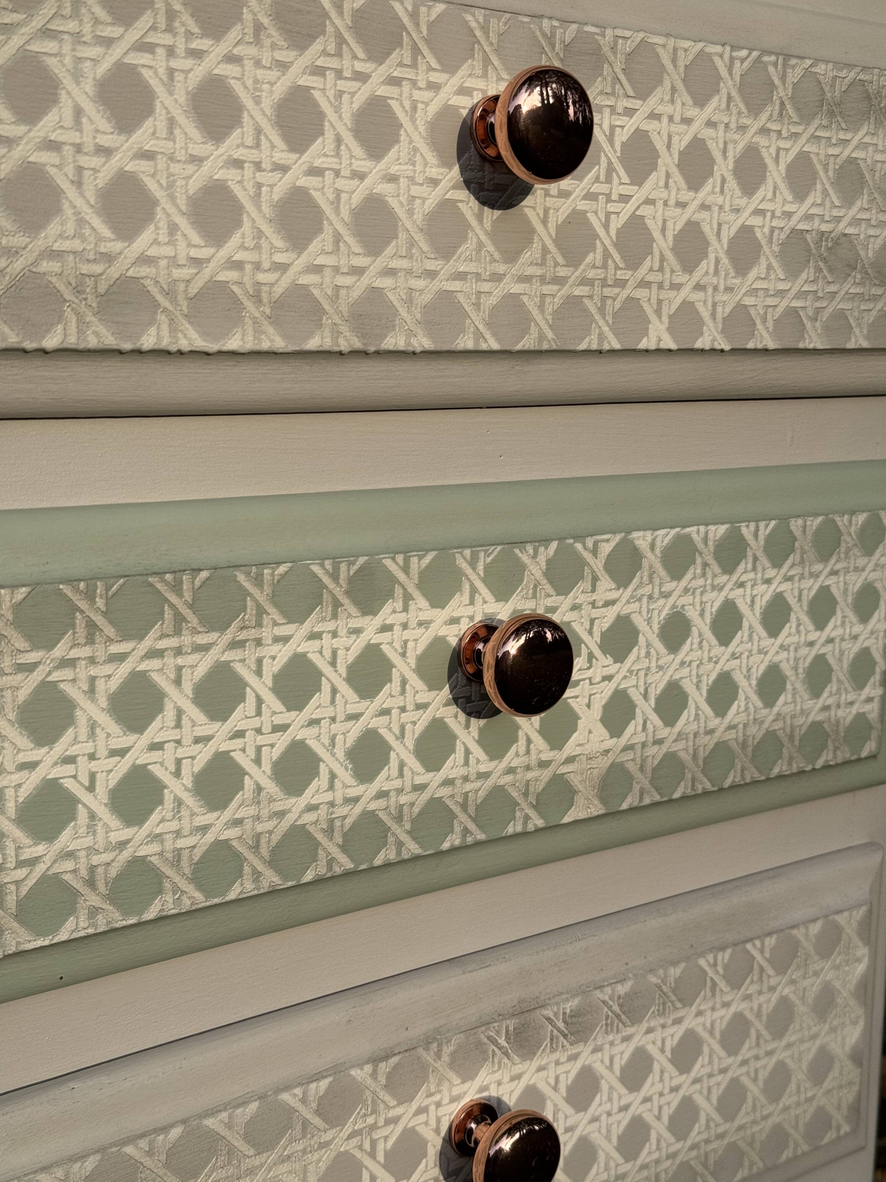 Chest of drawers