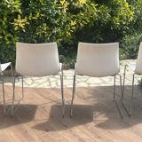 Set of 4 white Catifa Arper chairs