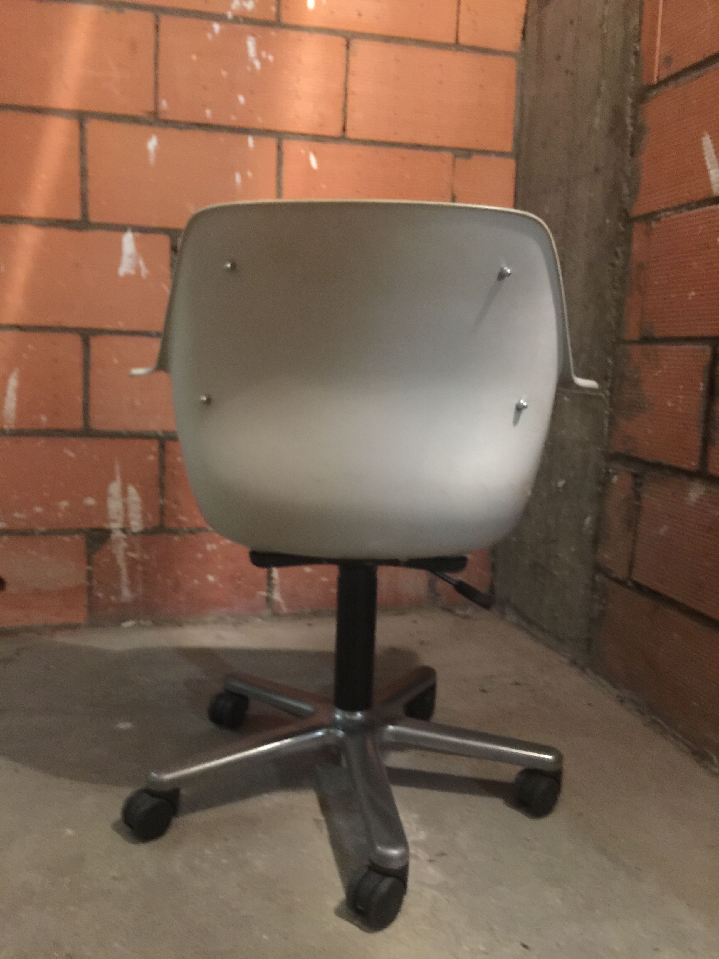 70' desk armchair