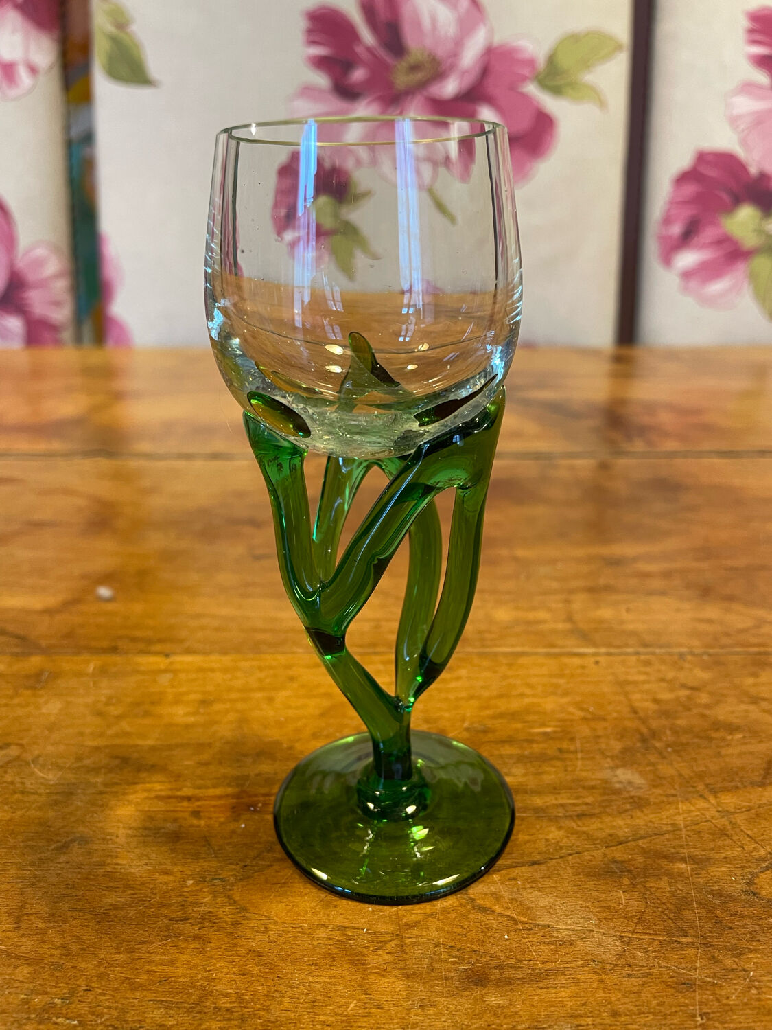 Ensemble de 7 verres à pied d’inspiration alsacienne