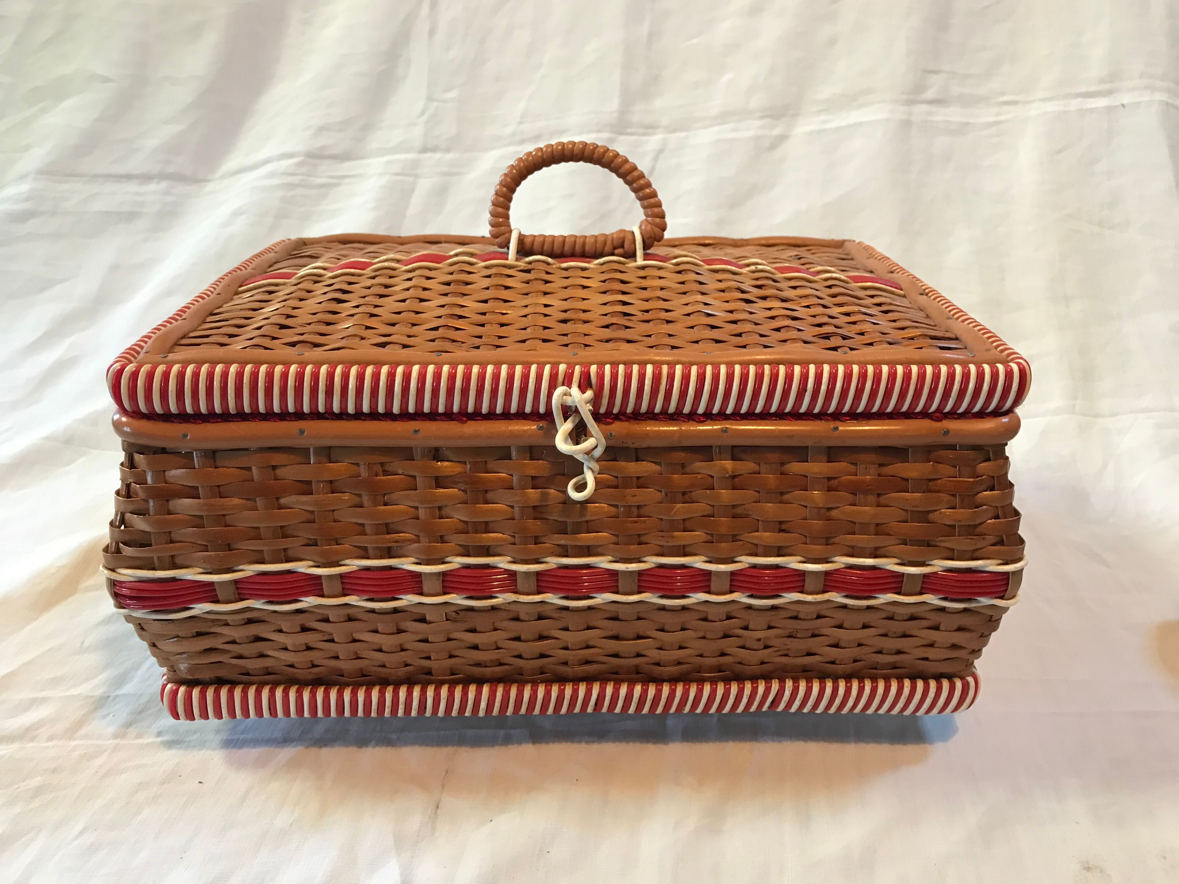 Vintage wicker and "scoubidou" box
