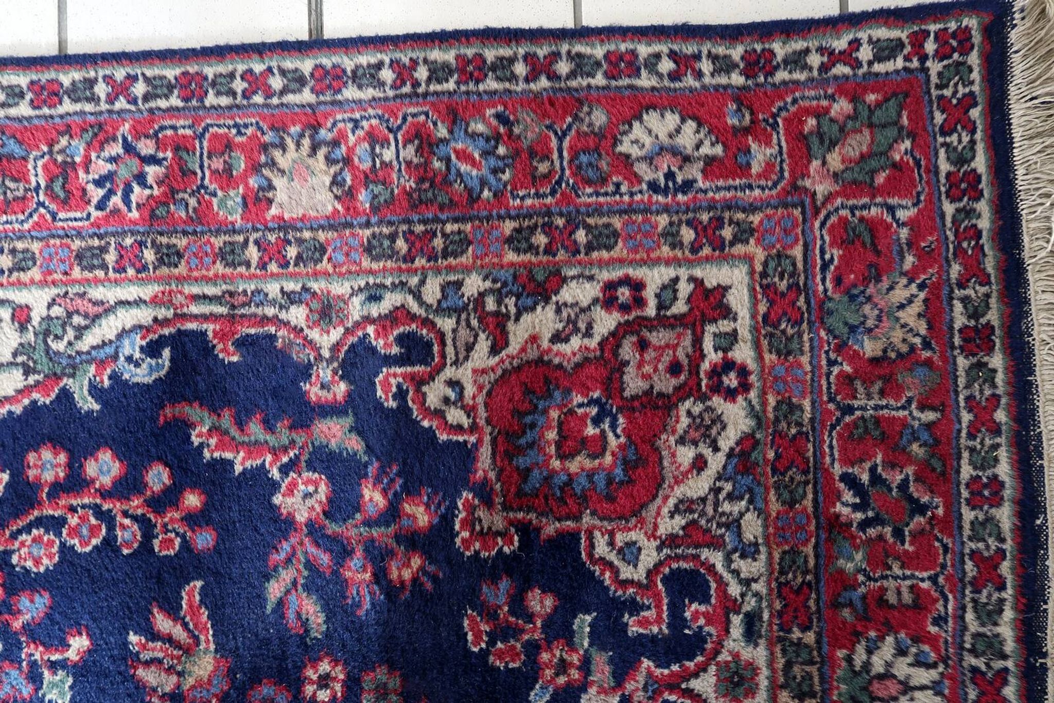 Tapis Kerman antique en laine bleue et rouge