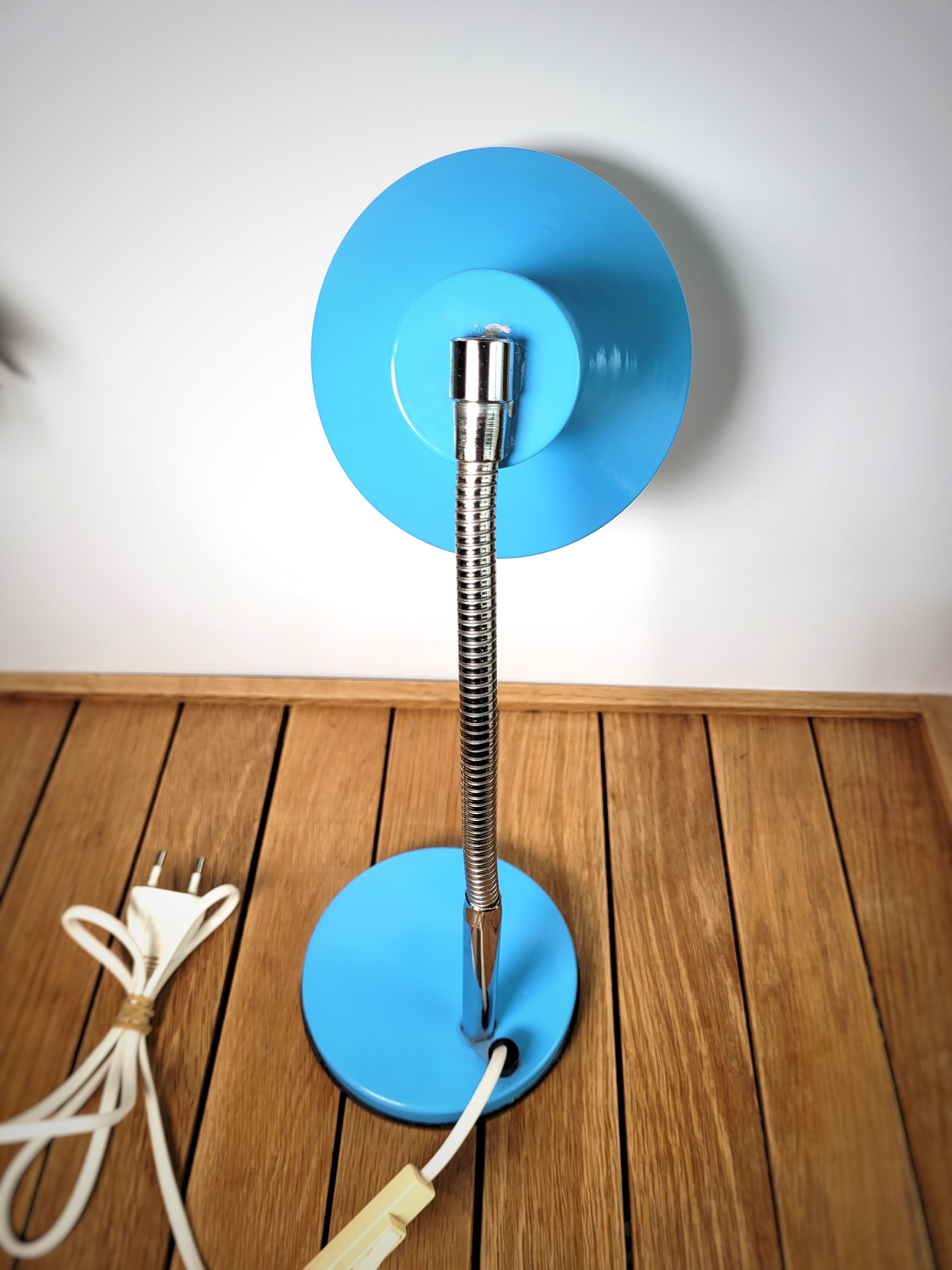 Blue laying lamp