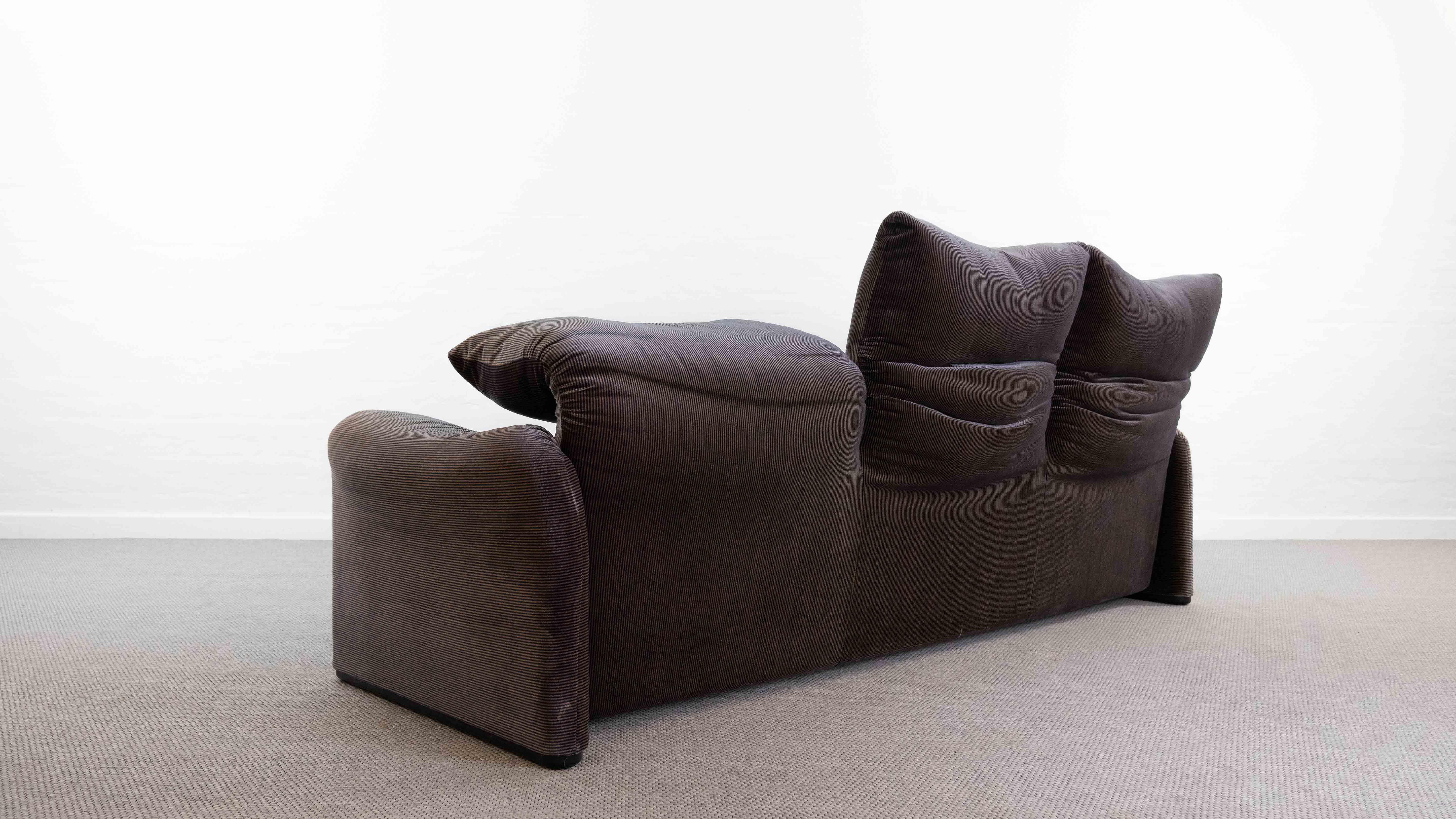 Maralunga 3-seater sofa by vico magistretti for cassina, italy