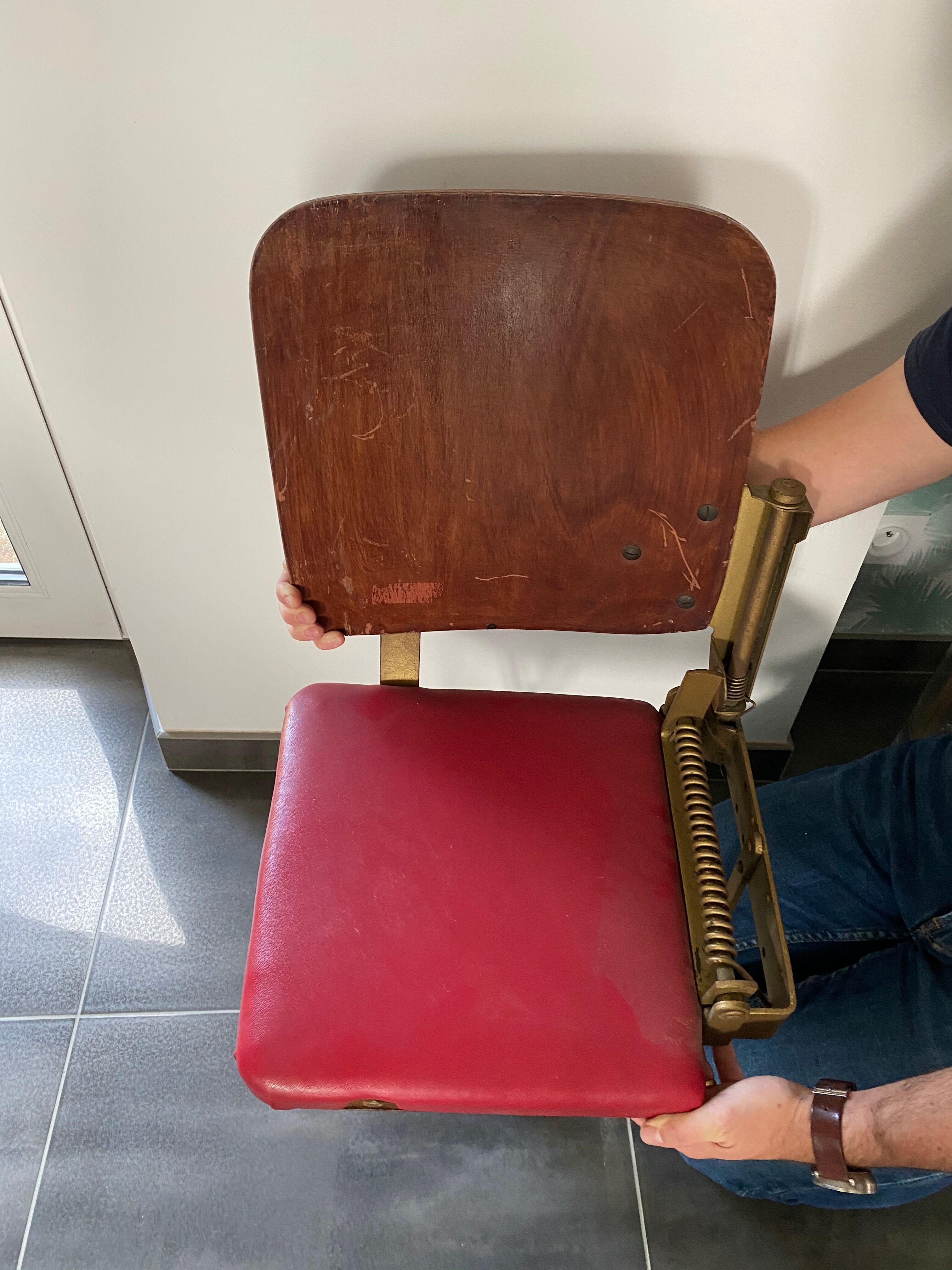 Strapontin armchair showroom