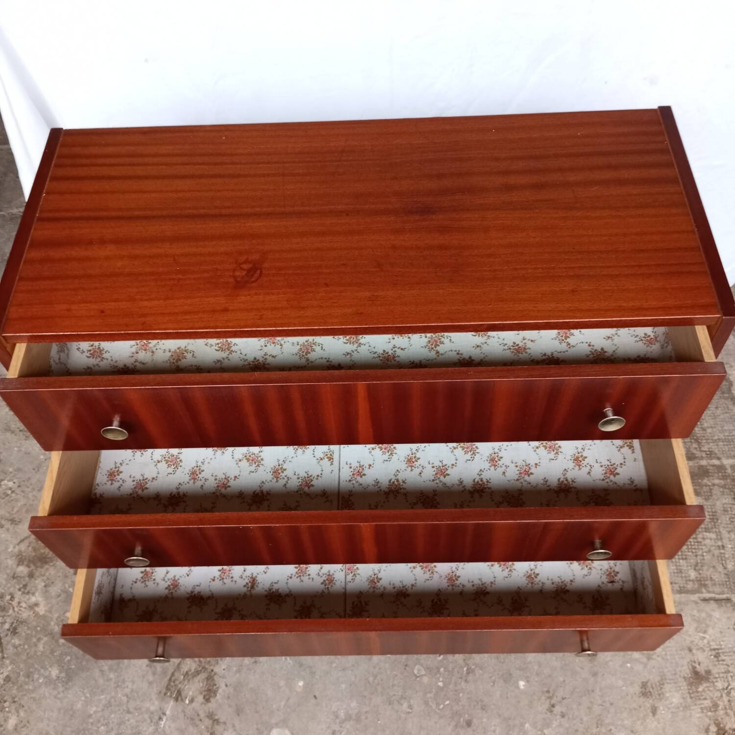 Commode années 60 à trois tiroirs