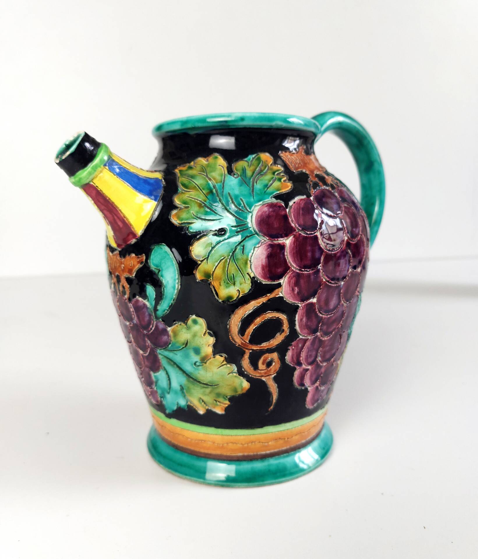 Lot of vases and carafes in earthenware and ceramic.