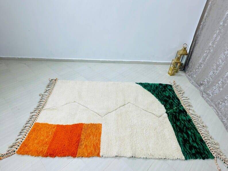 Tapis en laine pure fait main traditionnelle motifs colorés 140 x 260 cm