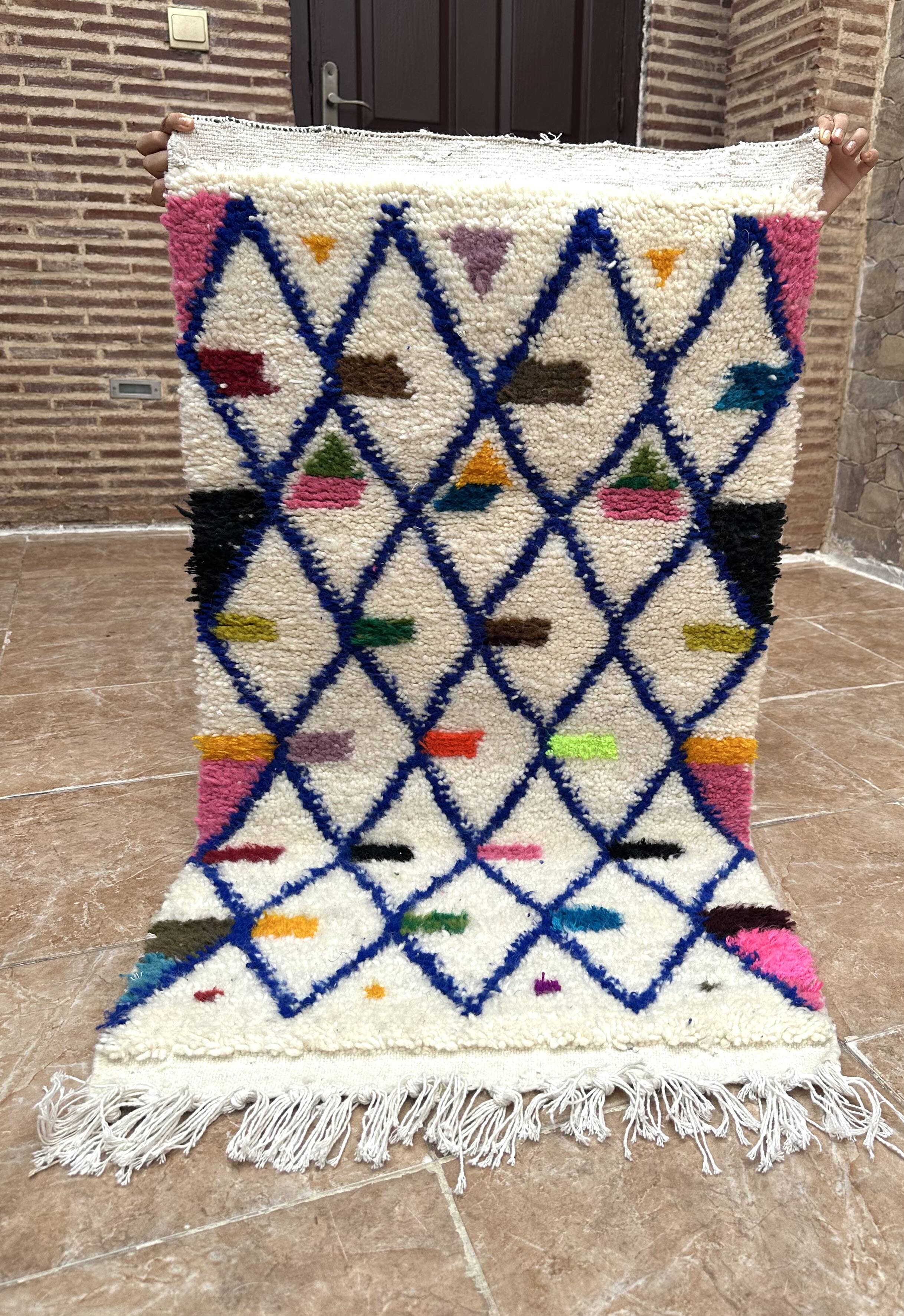 Small handmade Moroccan rug, small Beni Ouarain rug in Berber wool,