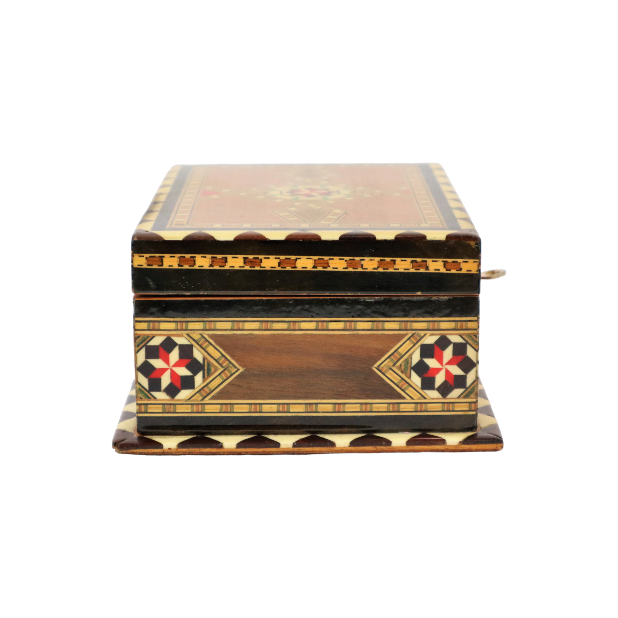 Jewelry box red velvet oriental 17cm