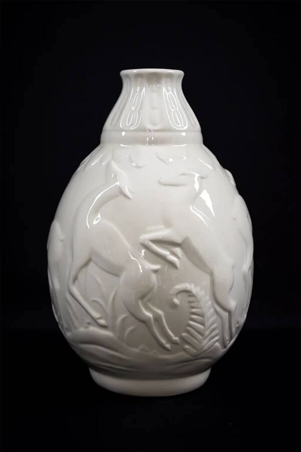 Vase Art déco aux 6 biches en faïence – C. Catteau Boch Frères La Louvière