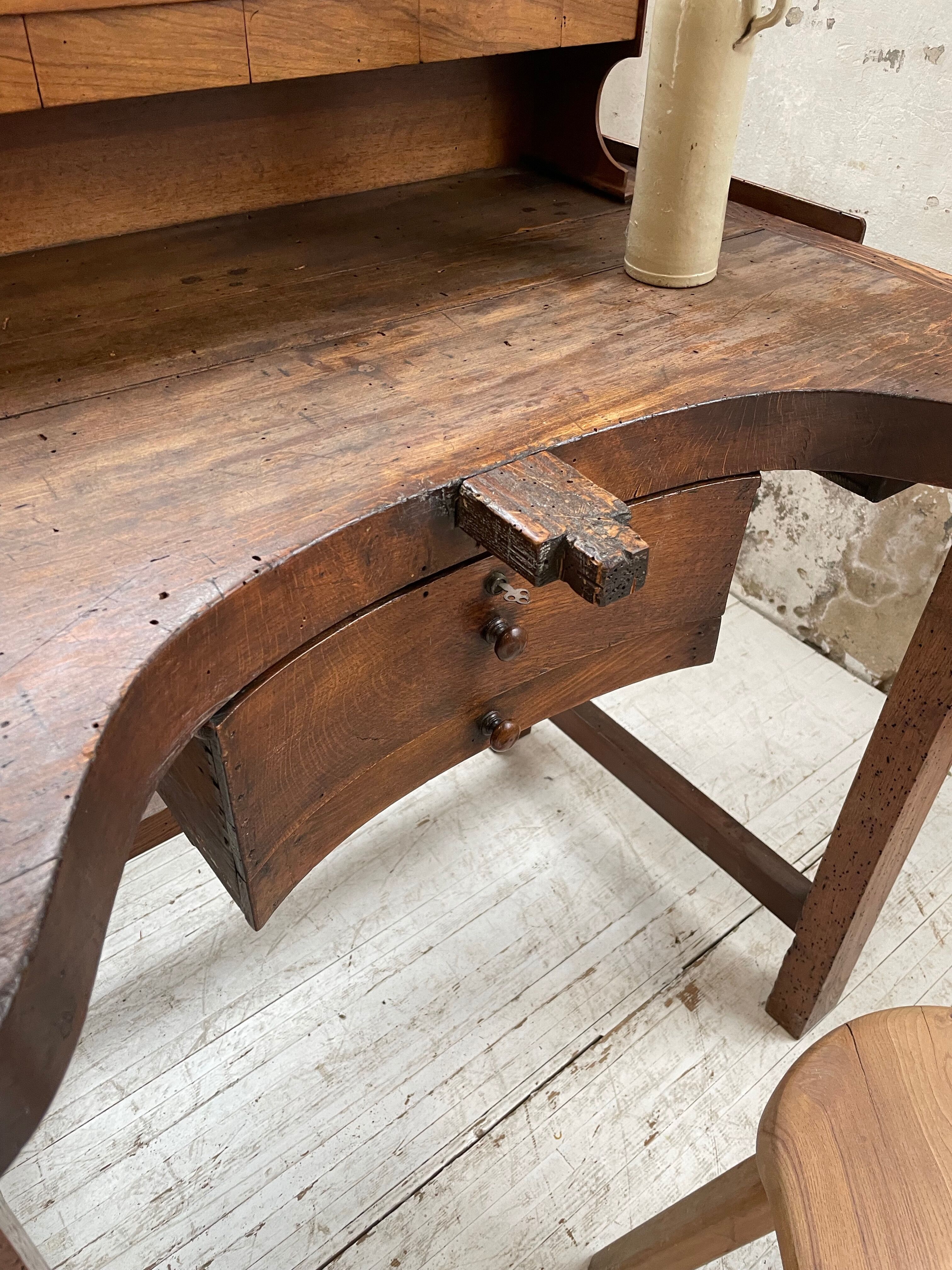 Establishment of jeweler XIXth oak