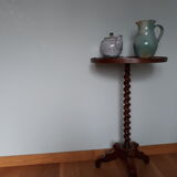 Solid wood pedestal table spiral base