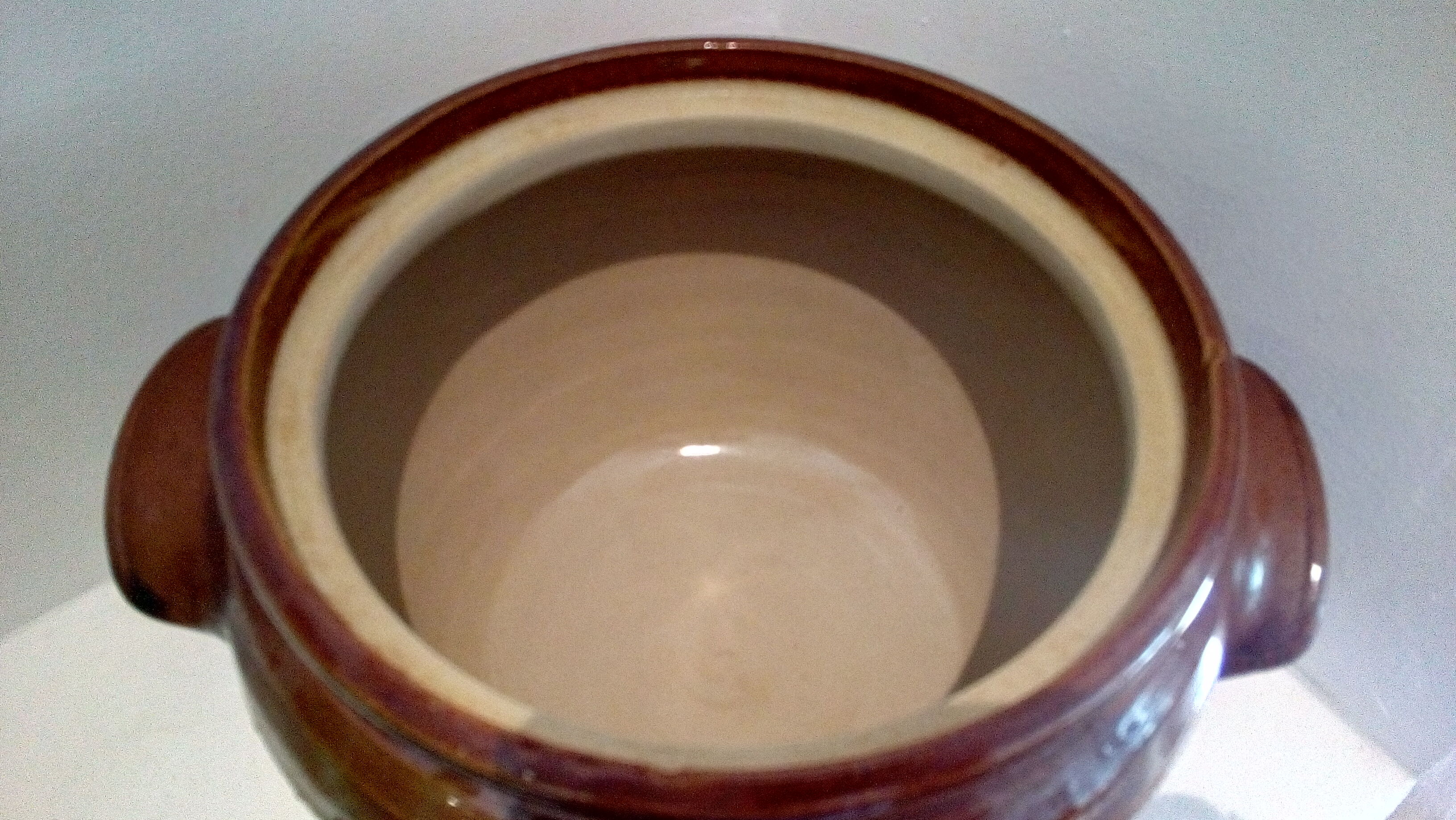 Enamelled sandstone pot
