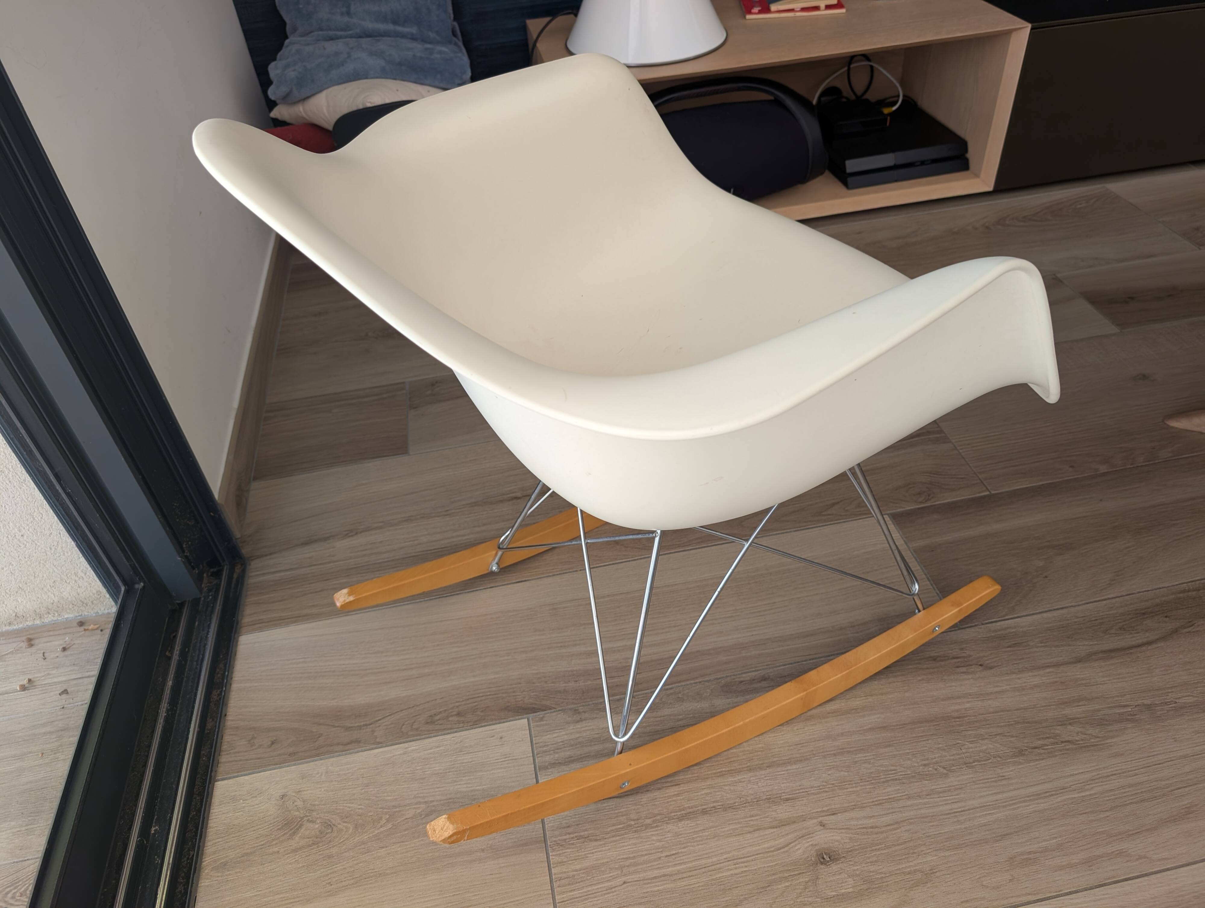 Fauteuil a bascule Rar eames