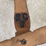 Wall-mounted accordion coat rack made of turned wood