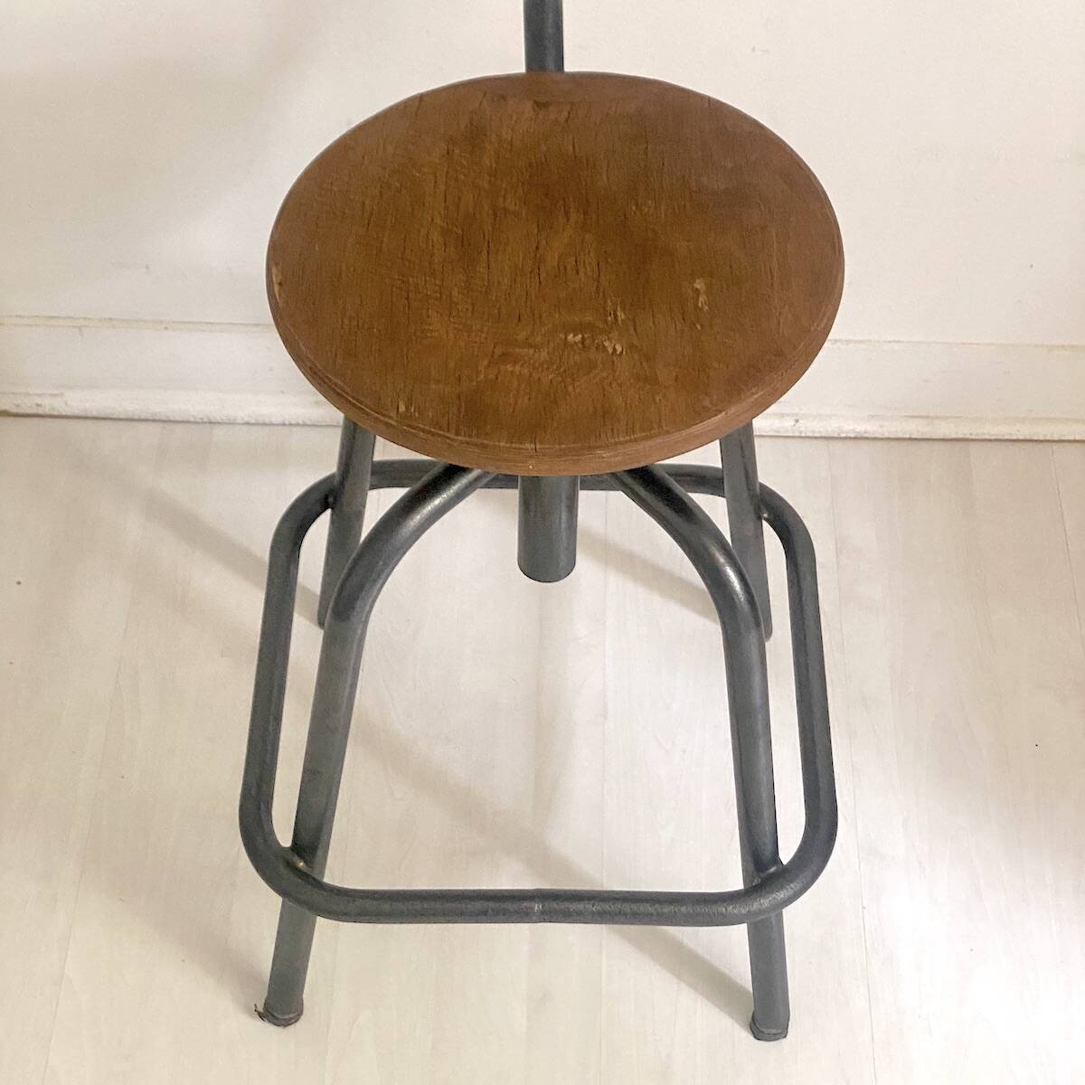 Industrial high stool, adjustable height