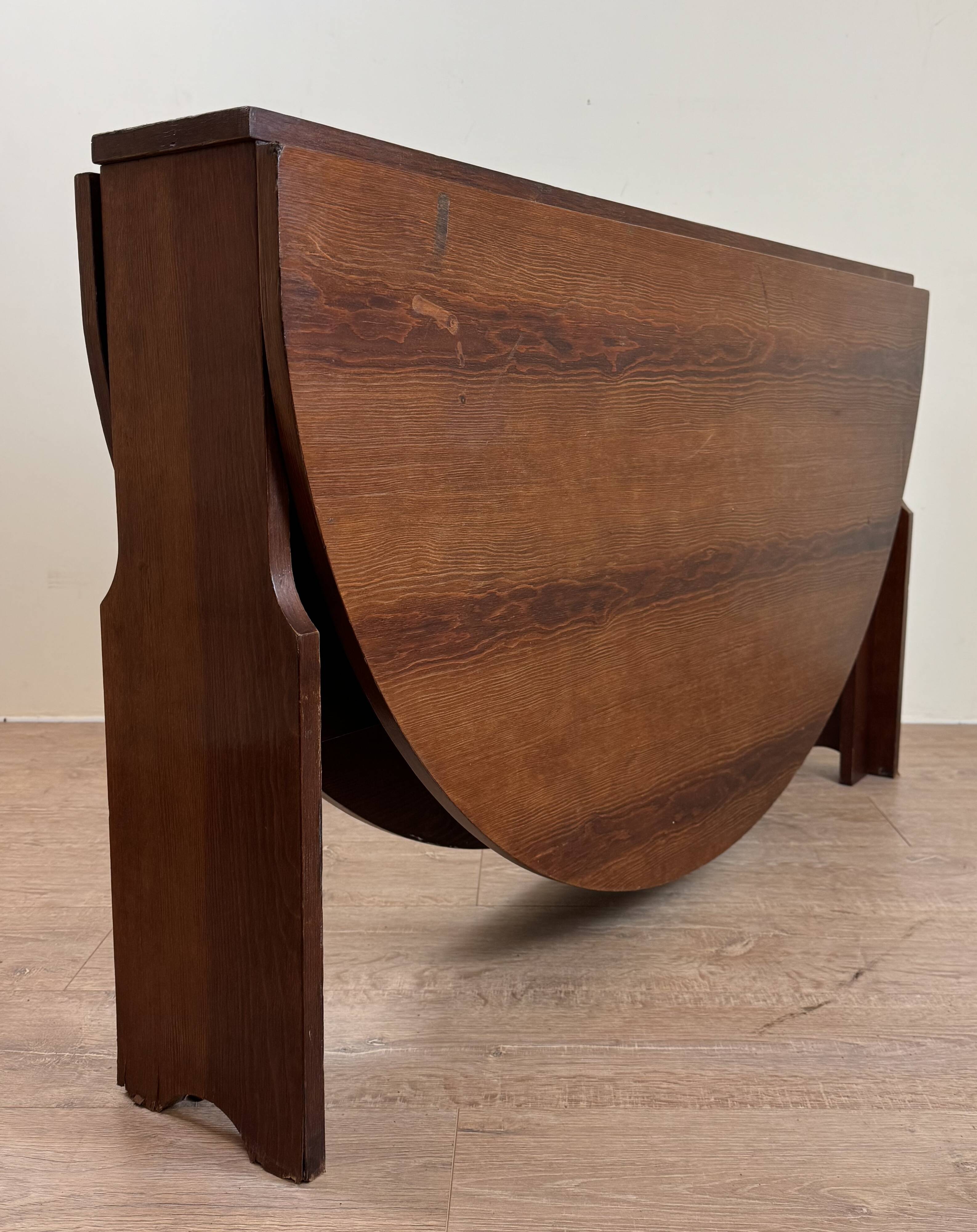 Large oval Gateleg folding table with two leaves in Rio rosewood