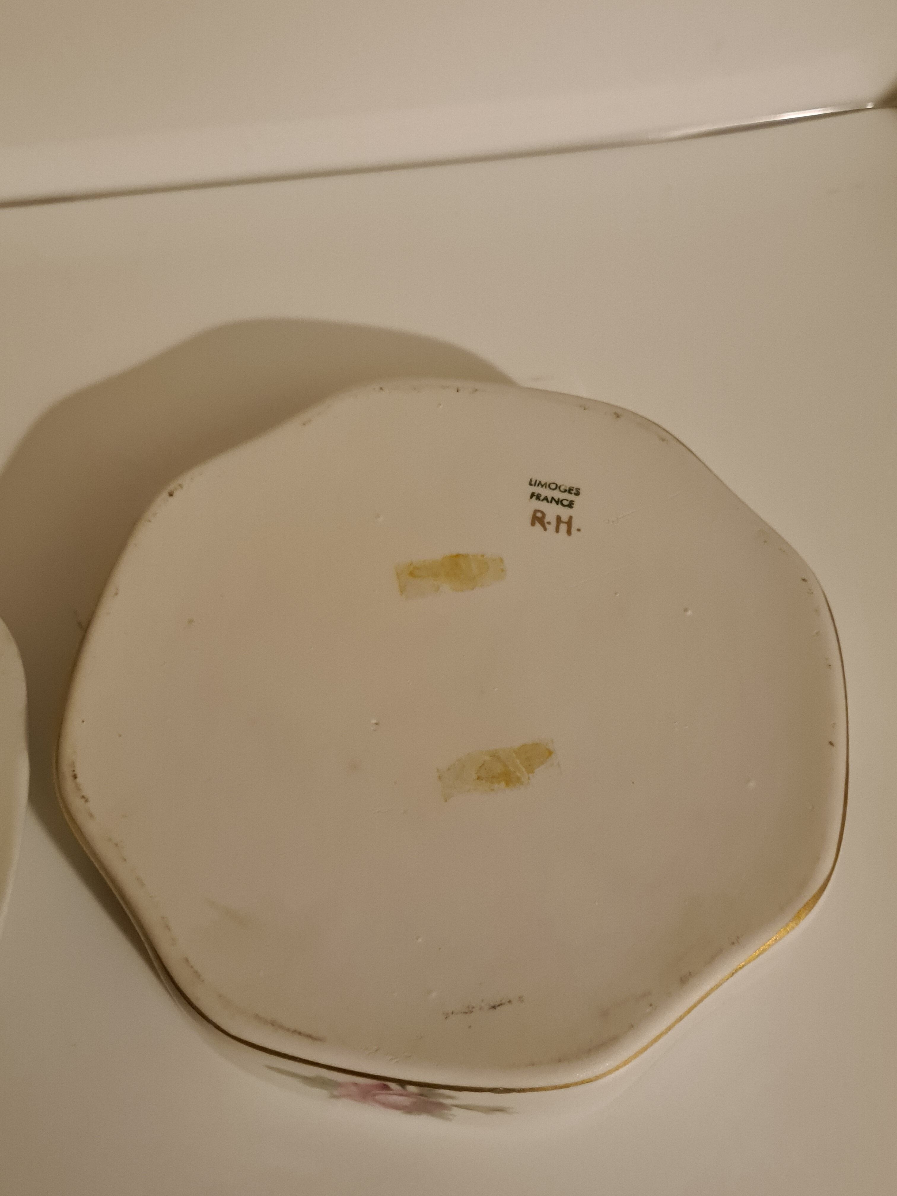 Porcelain box of Limoges RH pink decorations