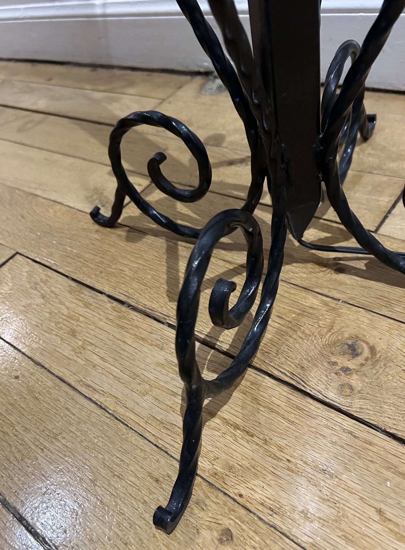 lampadaire en fer forgé 1950