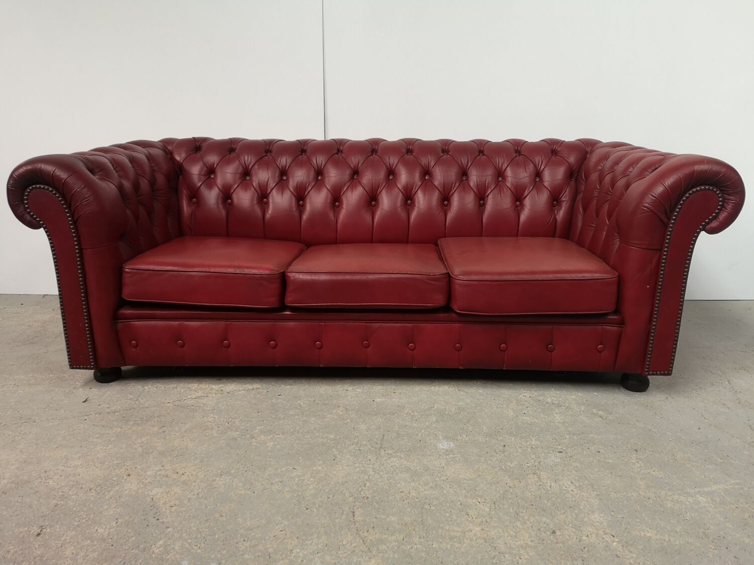 Sofa chesterfield convertible red leather