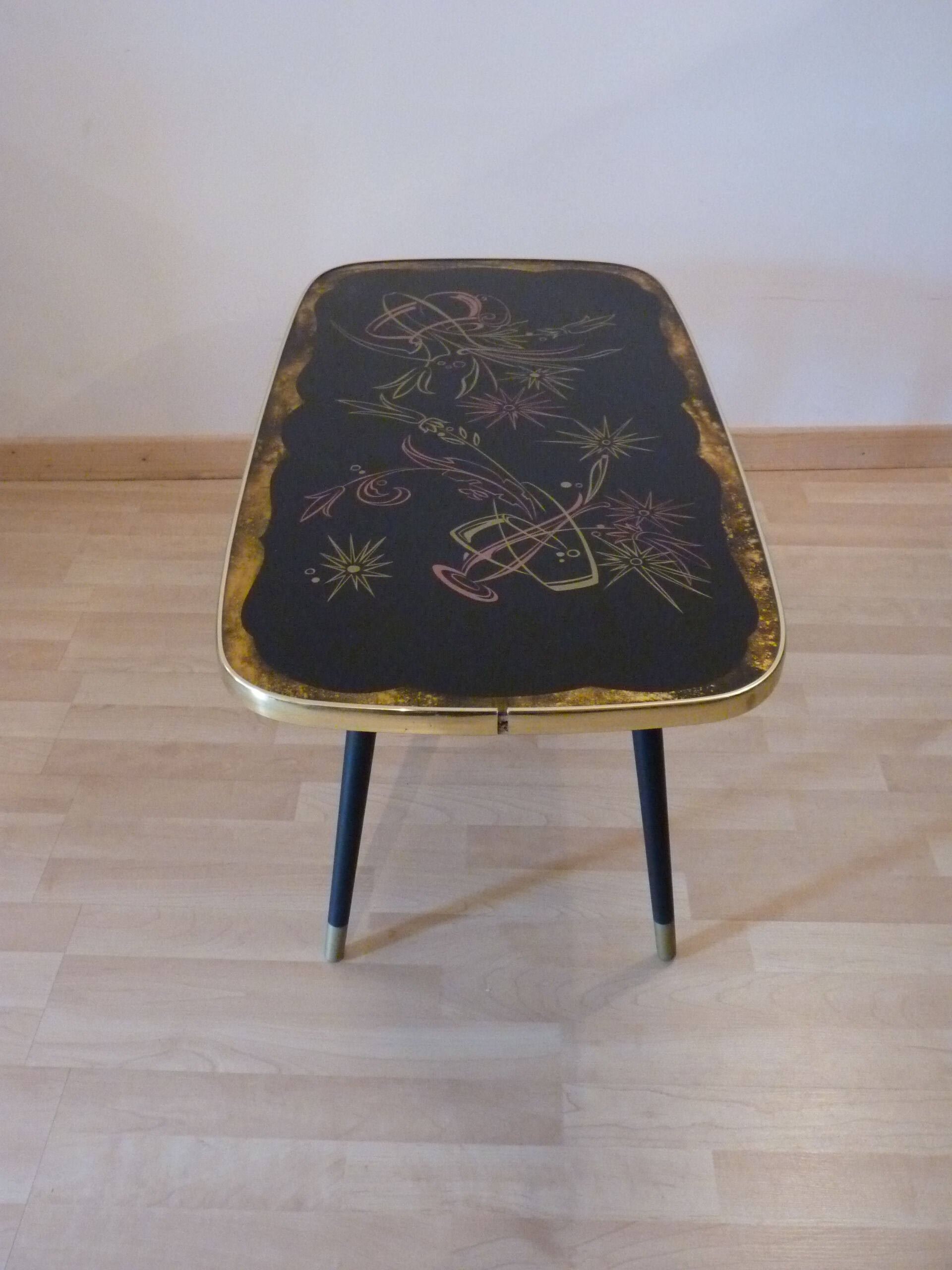 Coffee table decor flower years 60