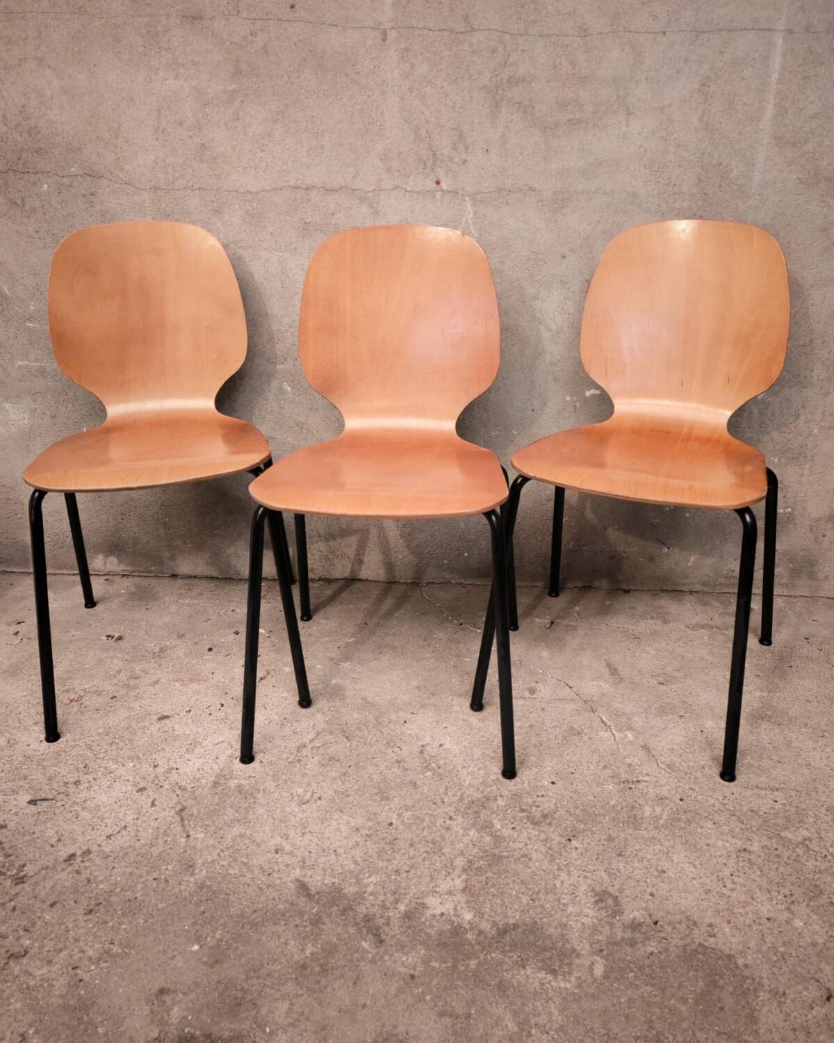 3 chairs of the Fritz Hansen type