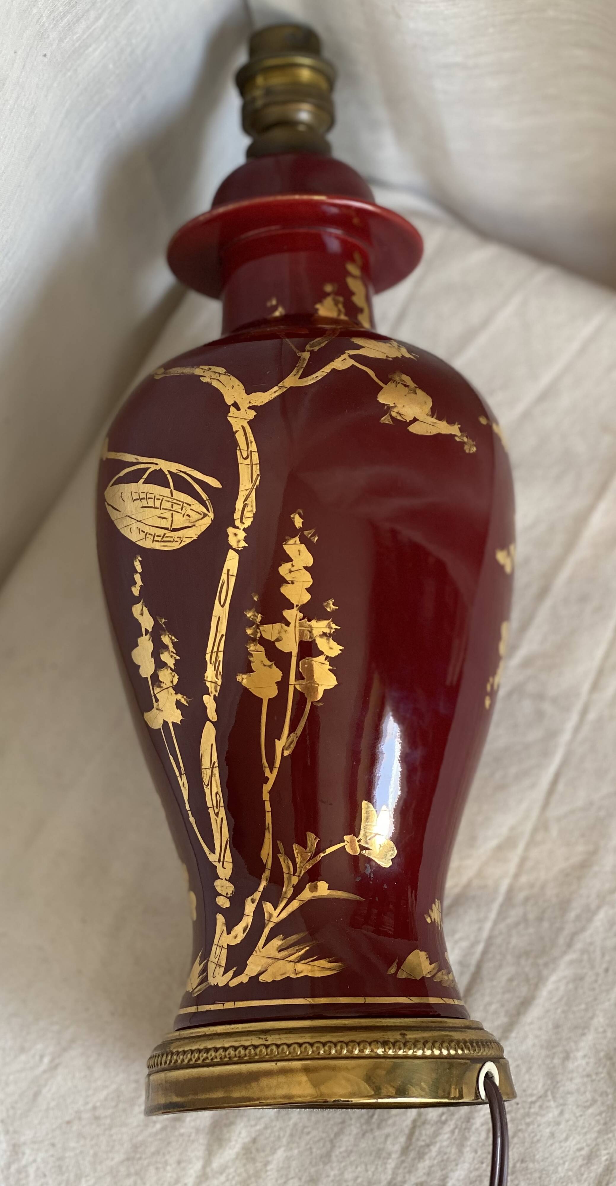 Vintage 1970 red and gold ceramic lamp with oriental decorations.