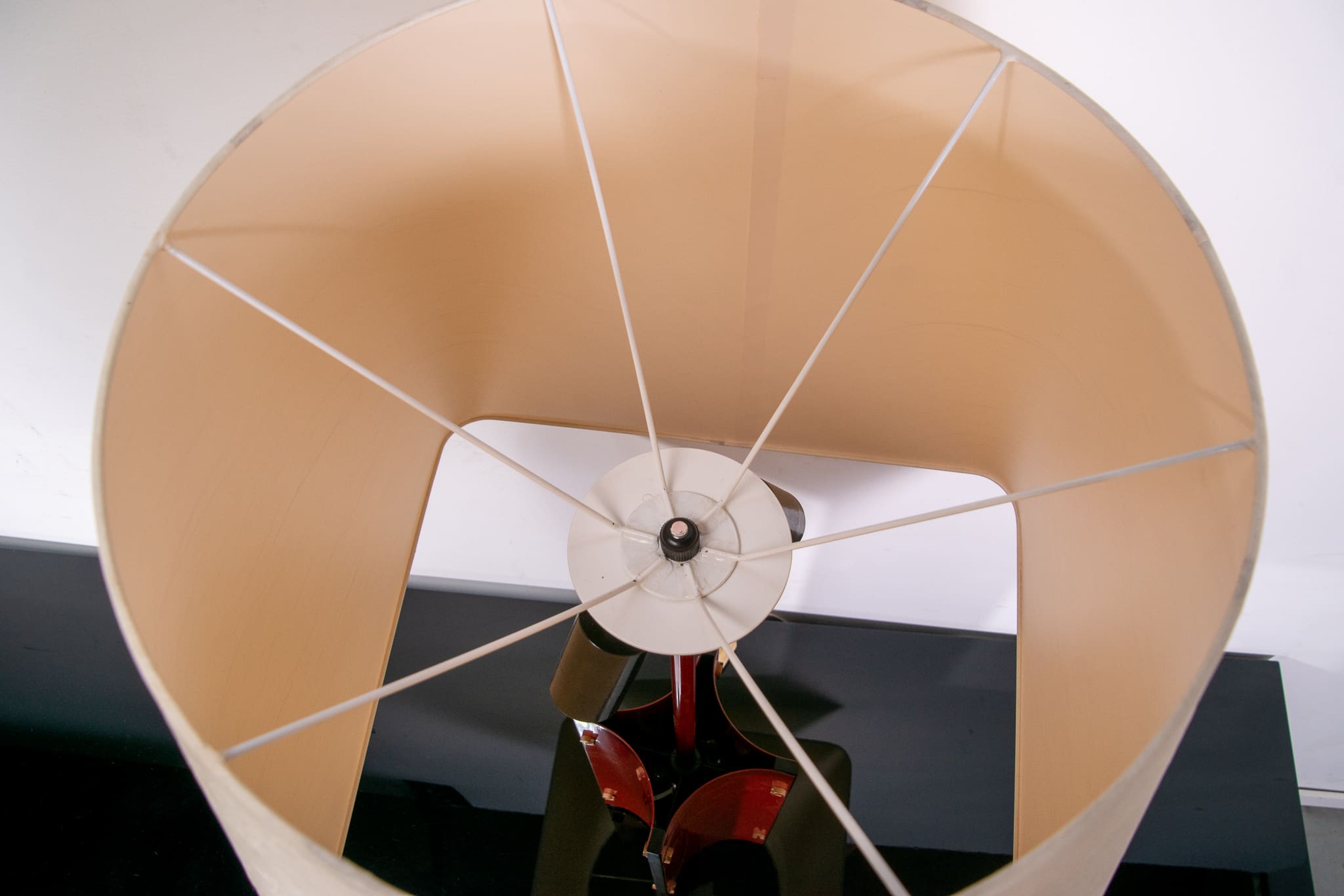 Red metal sculptural table lamp with oversized lamp shade circa 1980