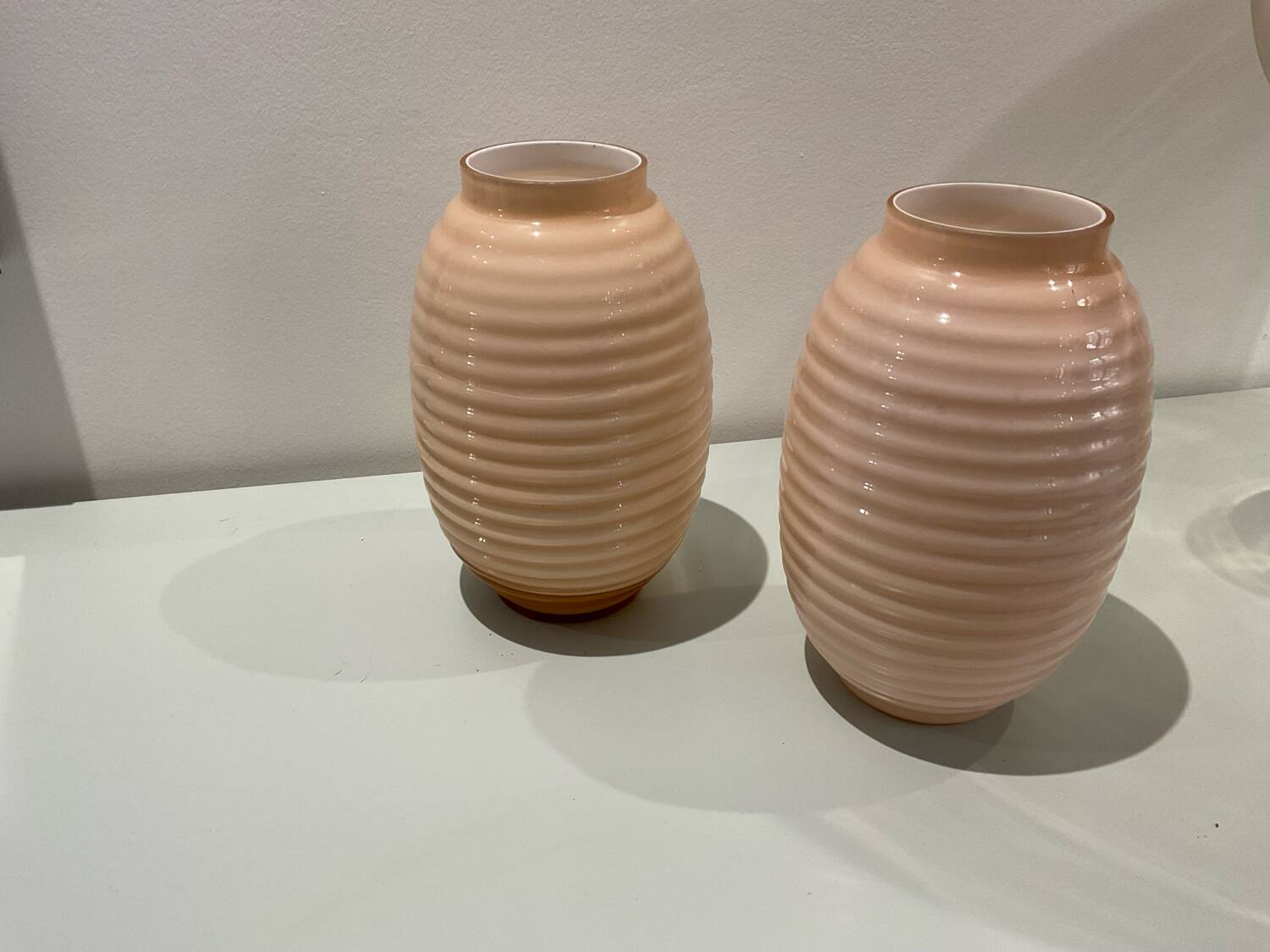 Set of 2 pink vases