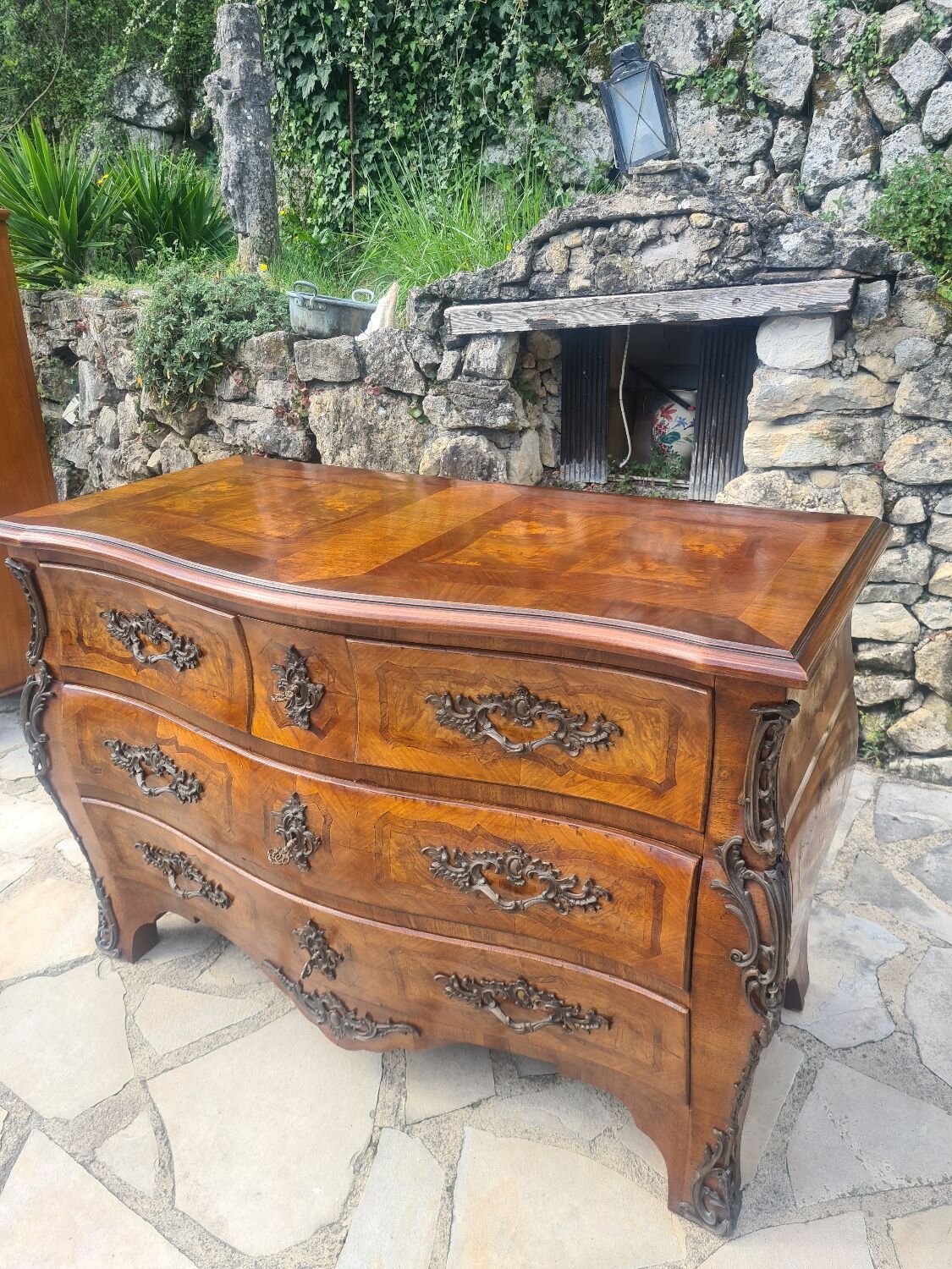 Marquetry tomb chest of drawers