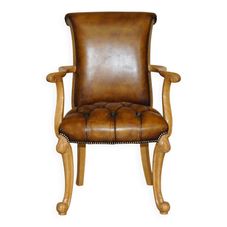 Restored Chesterfield Art Deco 1920 office chair in leather and walnut.