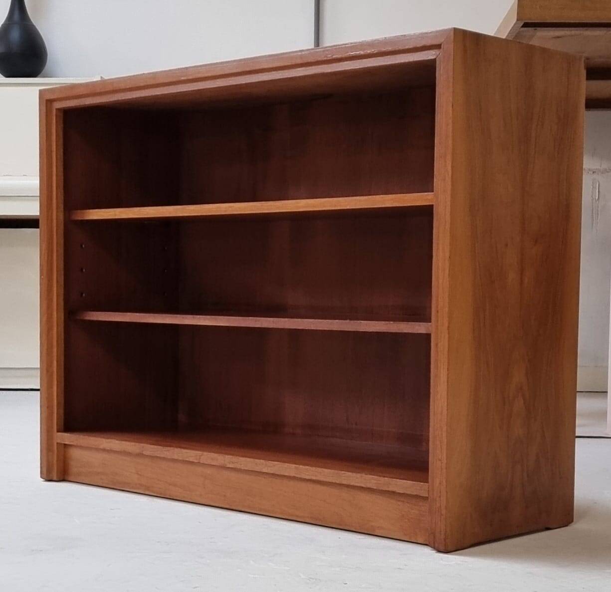 Bibliothèque du milieu du siècle