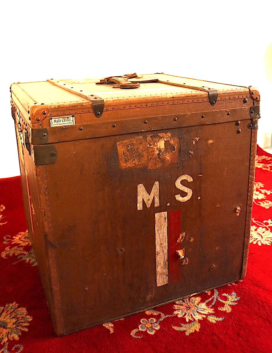 Lavoët hat trunk
