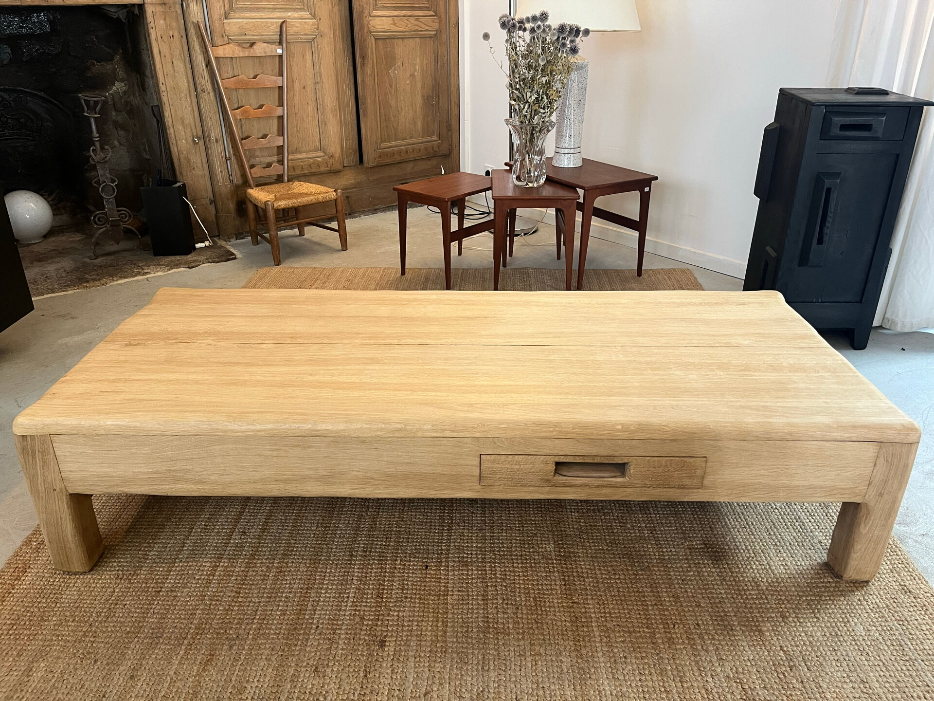 Table basse en chêne blond